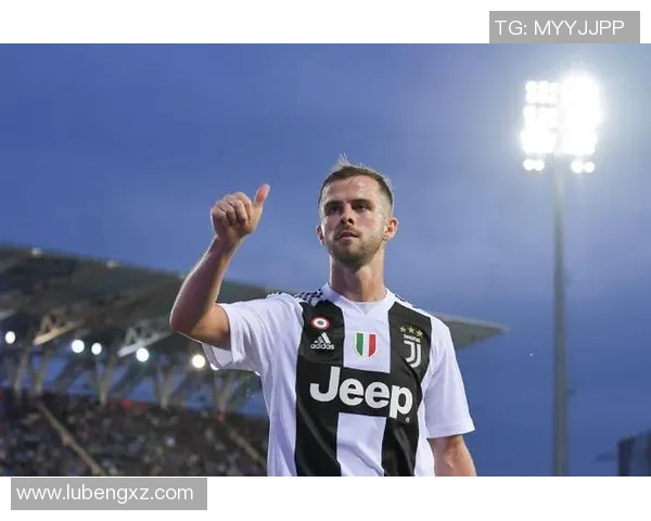 皮亚尼奇领衔尤文登陆悉尼，引爆球迷狂热热情